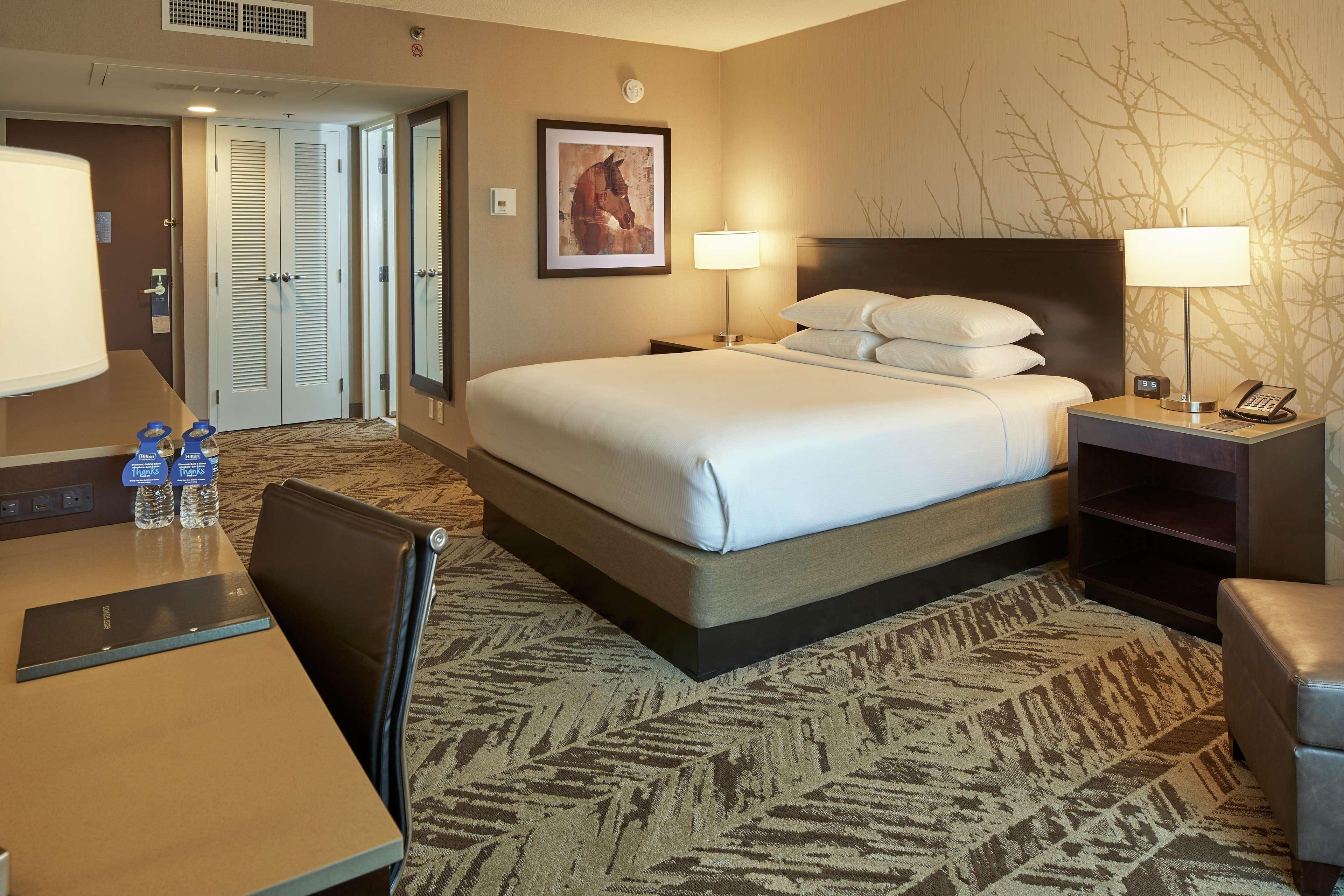 Hilton Cincinnati Airport Florence Exterior photo