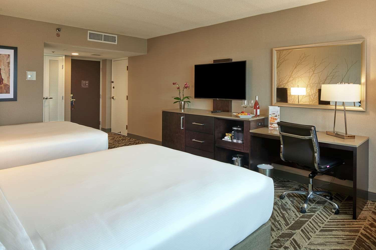 Hilton Cincinnati Airport Florence Exterior photo
