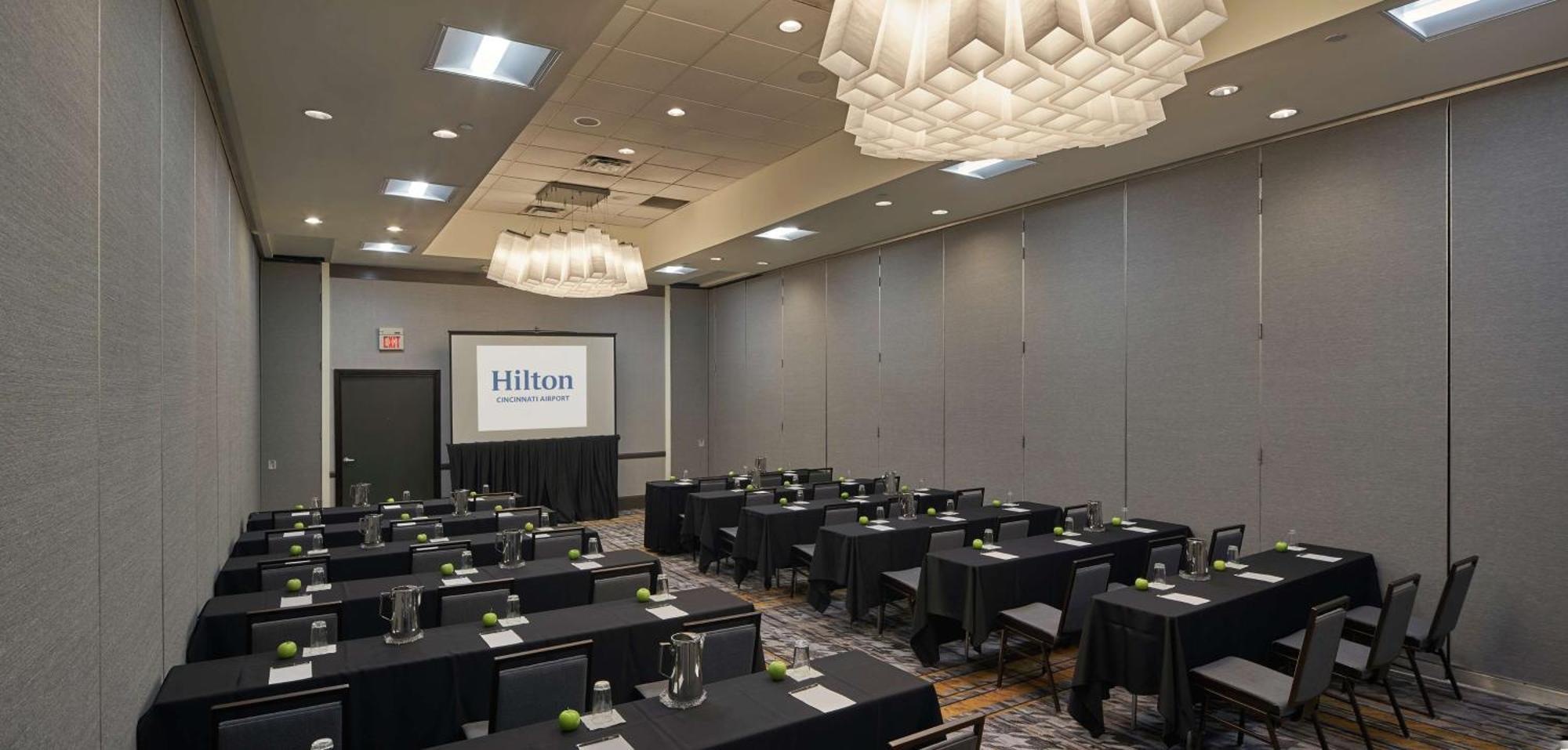 Hilton Cincinnati Airport Florence Exterior photo
