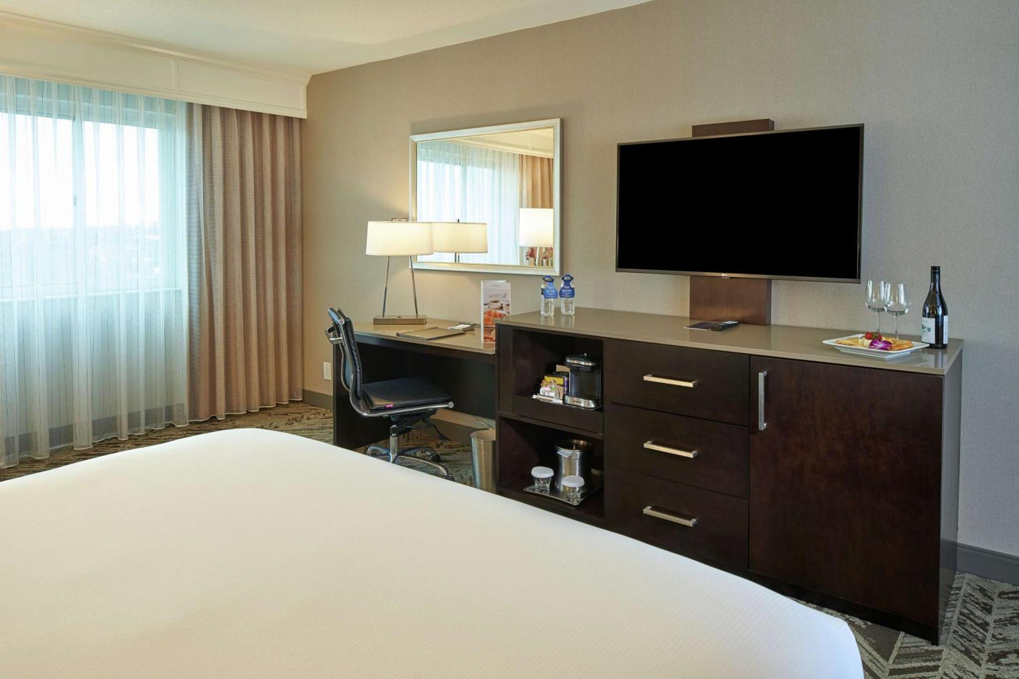Hilton Cincinnati Airport Florence Exterior photo