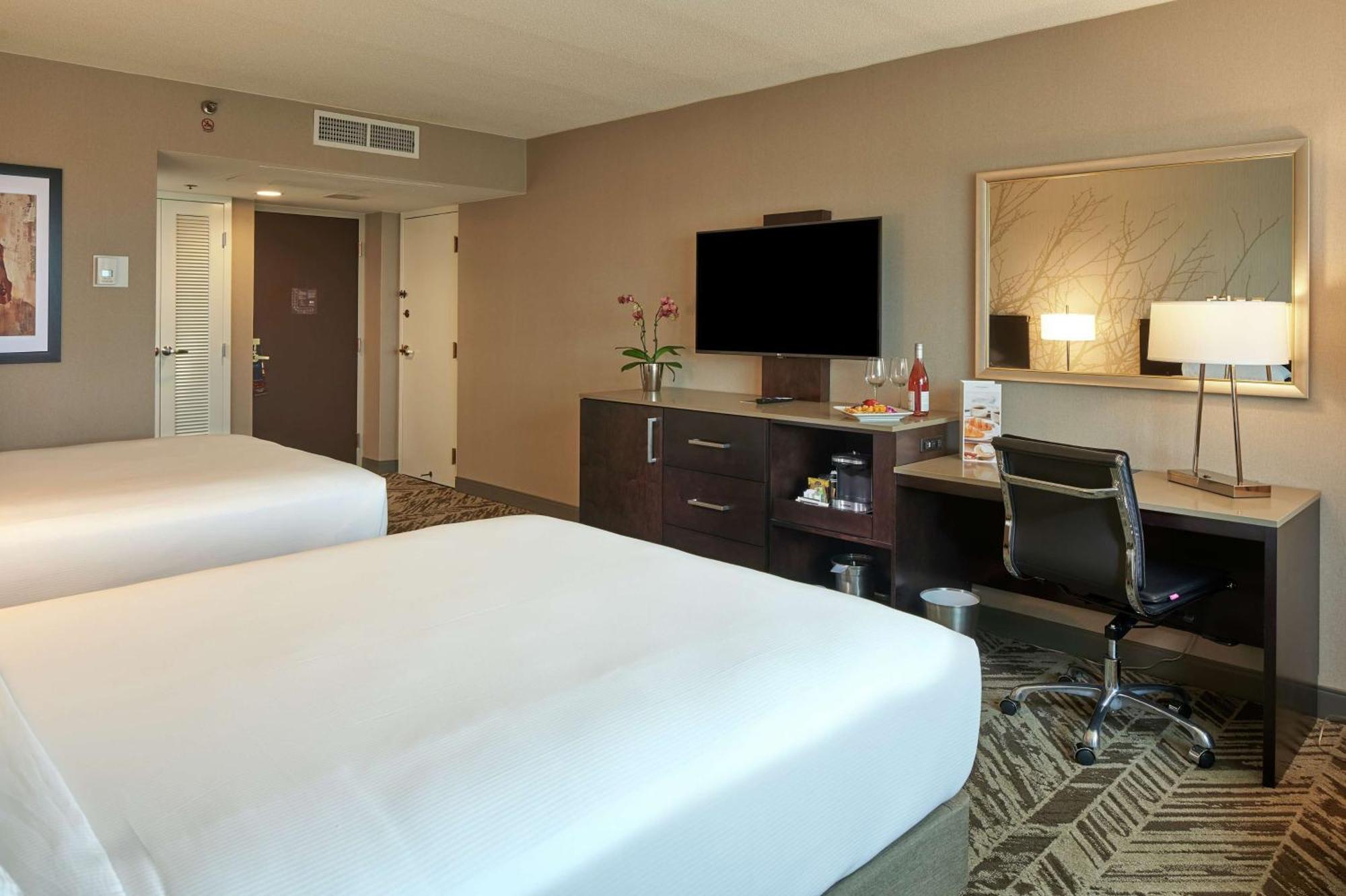 Hilton Cincinnati Airport Florence Exterior photo