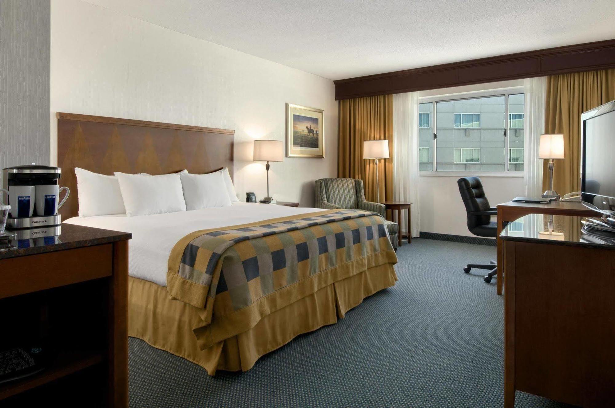 Hilton Cincinnati Airport Florence Exterior photo