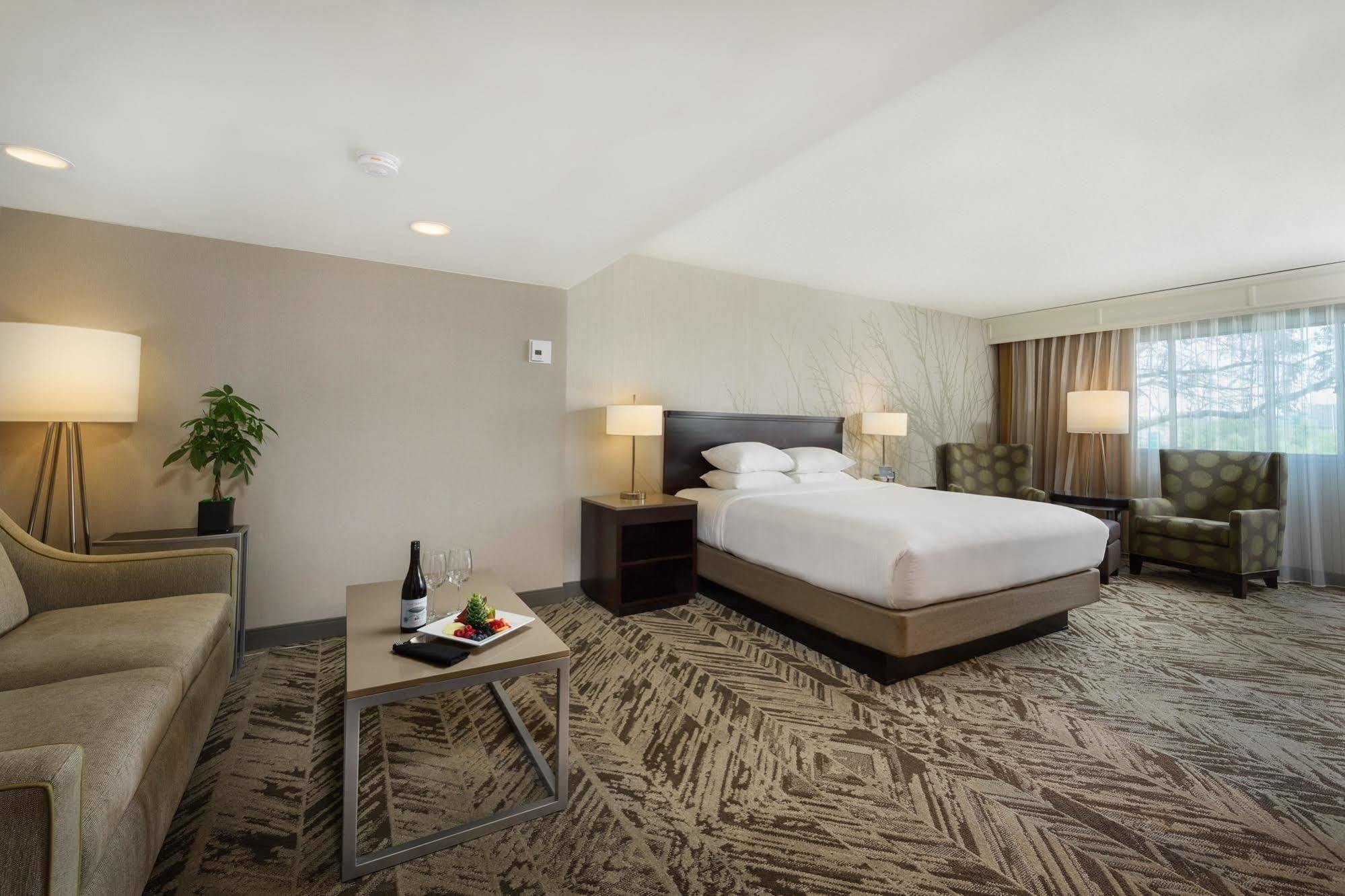 Hilton Cincinnati Airport Florence Exterior photo