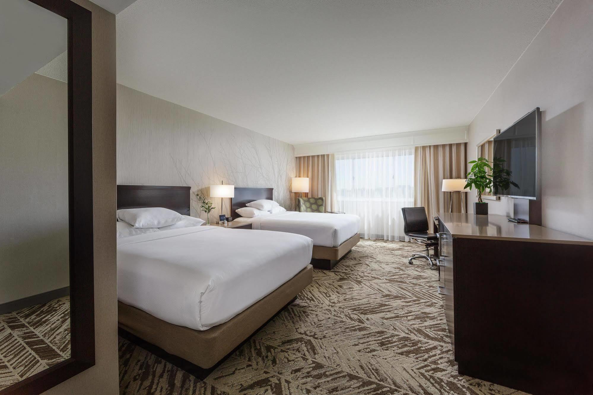 Hilton Cincinnati Airport Florence Exterior photo
